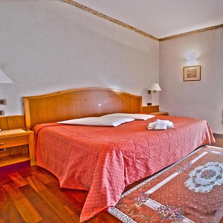 Hotel Lory & Ristorante Ferraro Celano Exterior photo