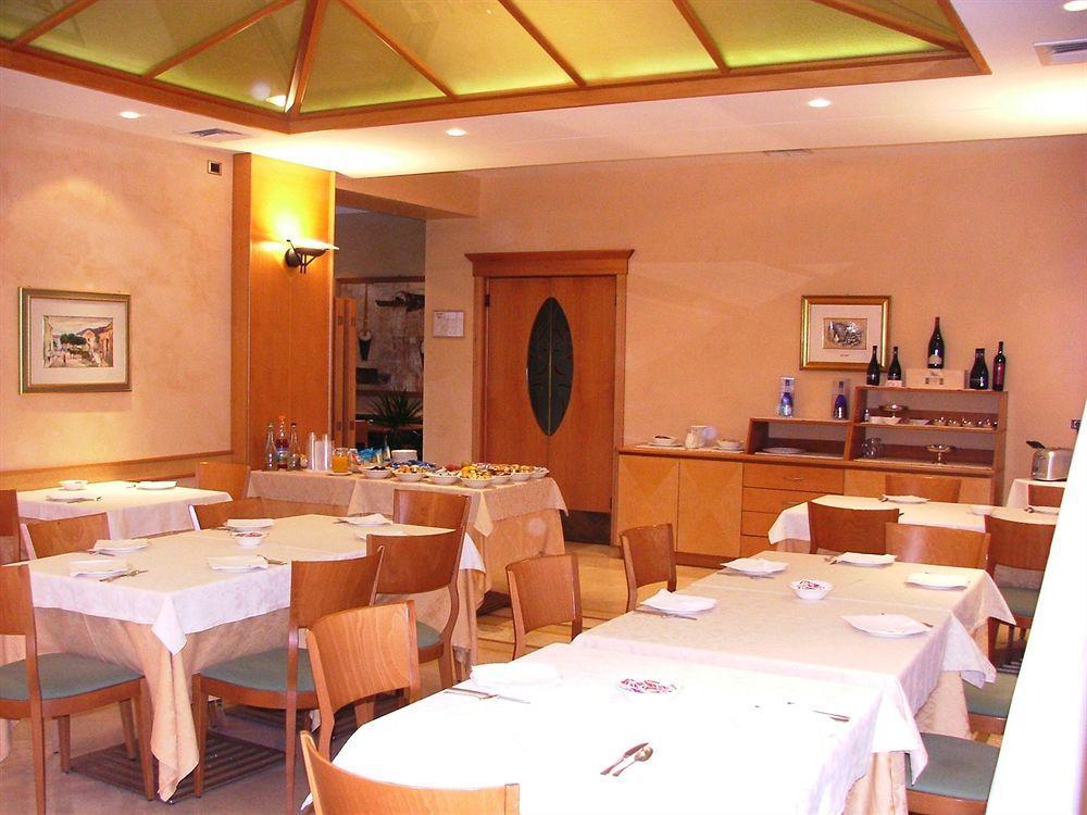 Hotel Lory & Ristorante Ferraro Celano Exterior photo