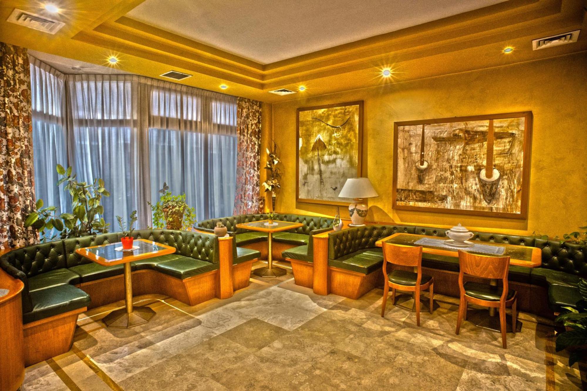 Hotel Lory & Ristorante Ferraro Celano Exterior photo