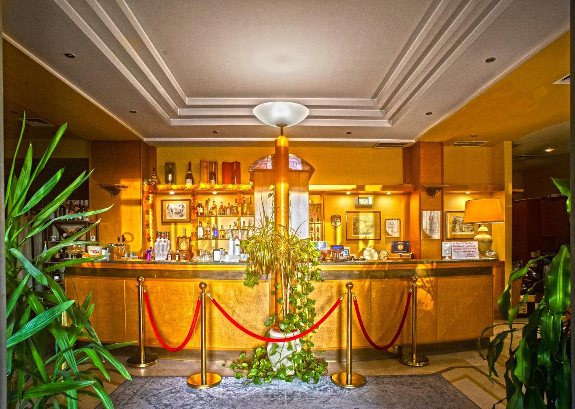 Hotel Lory & Ristorante Ferraro Celano Exterior photo