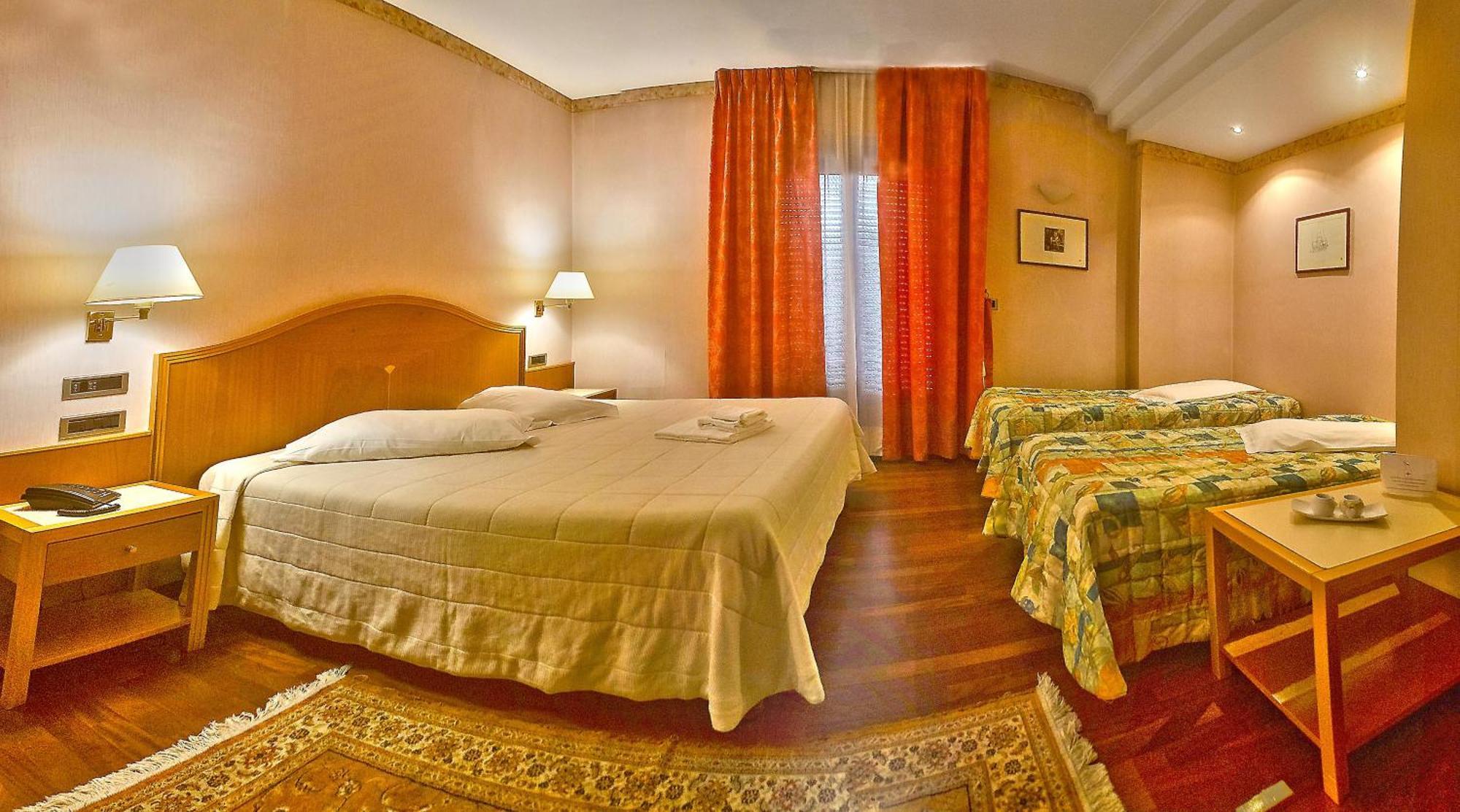 Hotel Lory & Ristorante Ferraro Celano Exterior photo