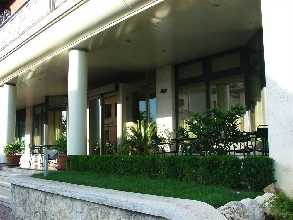 Hotel Lory & Ristorante Ferraro Celano Exterior photo