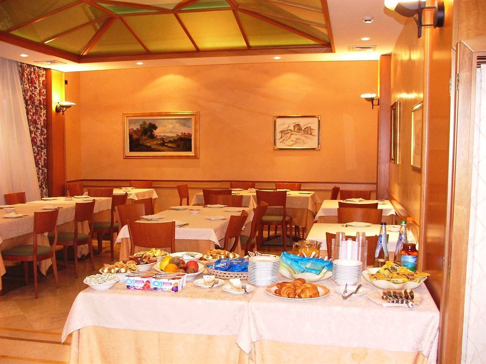 Hotel Lory & Ristorante Ferraro Celano Exterior photo